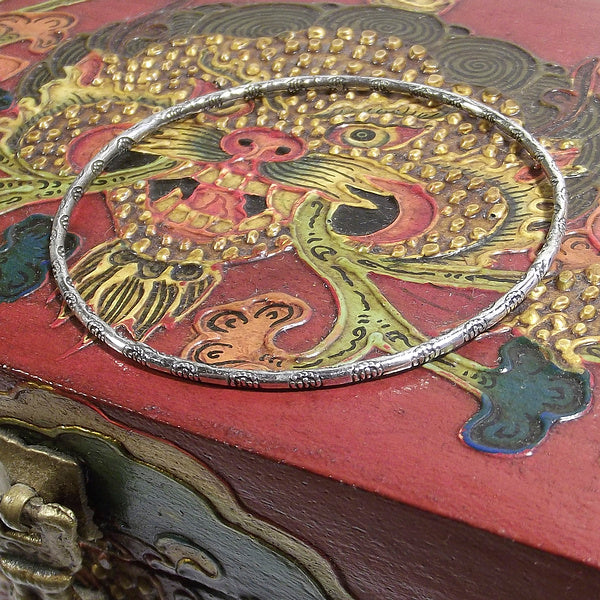 Bracciale etnico EFFI a cerchio in argento - rigido | Gioielli etnici ilmodndodiwit.com