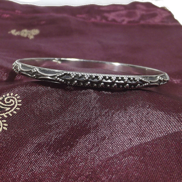 Bracciale etnico JIMIT a cerchio in argento - rigido | Gioielli etnici ilmondodiwit.com