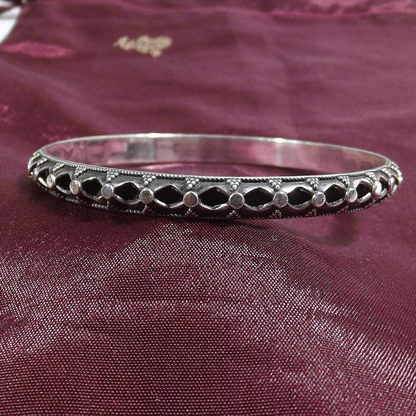 Bracciale etnico KAMMI a cerchio in argento - rigido | Gioielli etnici ilmondodiwit.com
