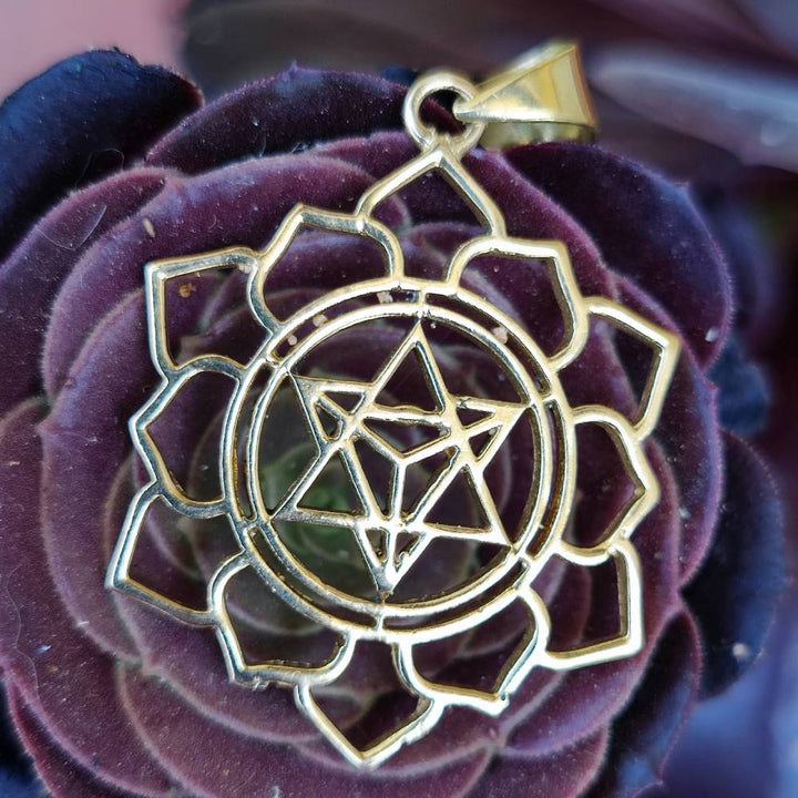 Ciondolo etnico in ottone cubo di Metatron