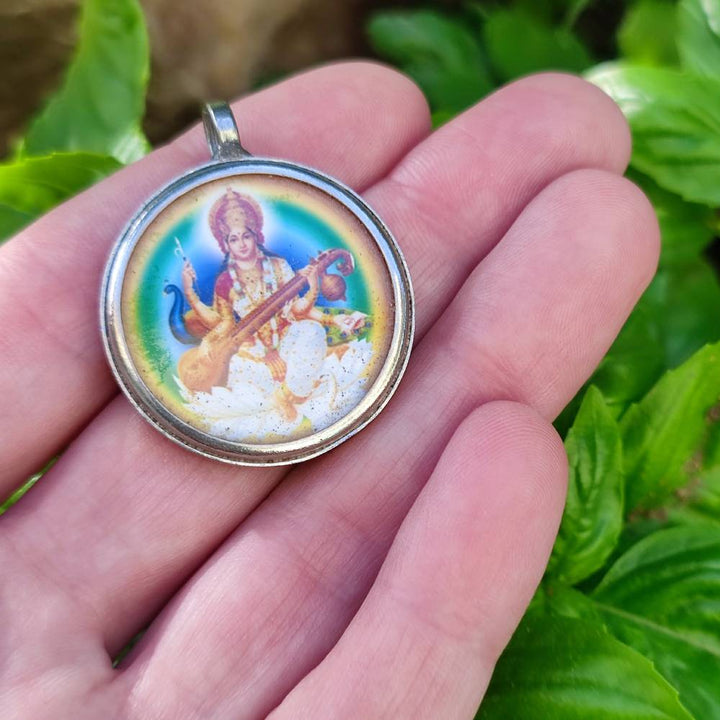 Ciondolo tradizionale indiano in ottone Saraswati