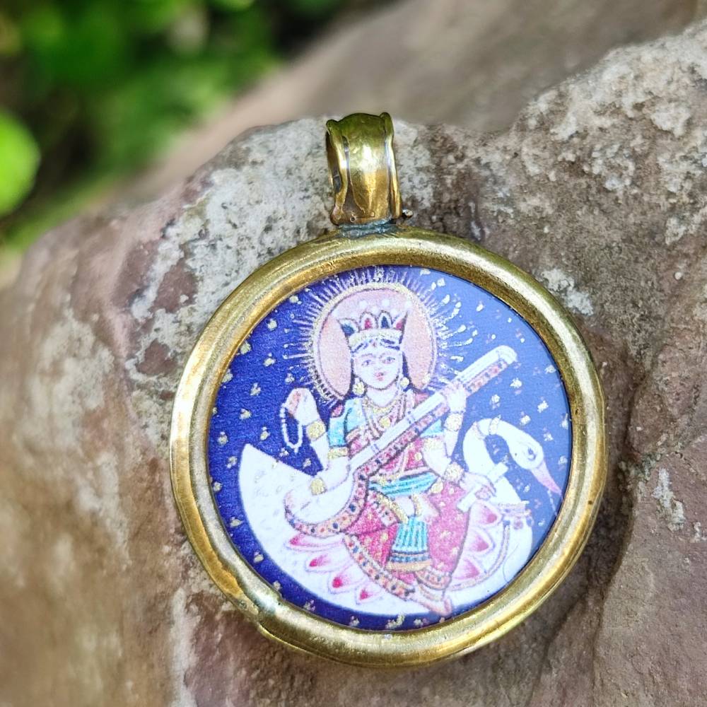 Ciondolo tradizionale indiano in ottone Saraswati - CIGNO