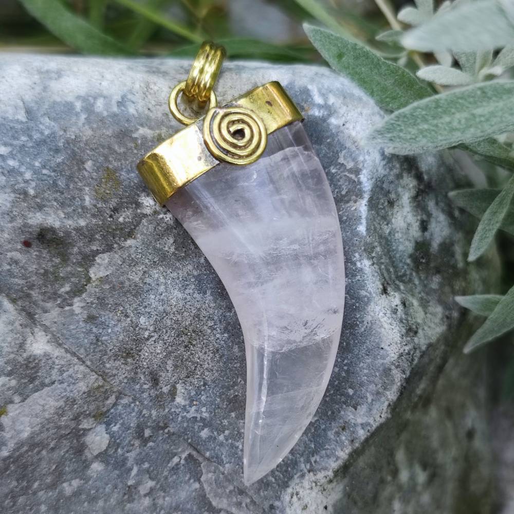 Ciondolo etnico in ottone con Quarzo Rosa