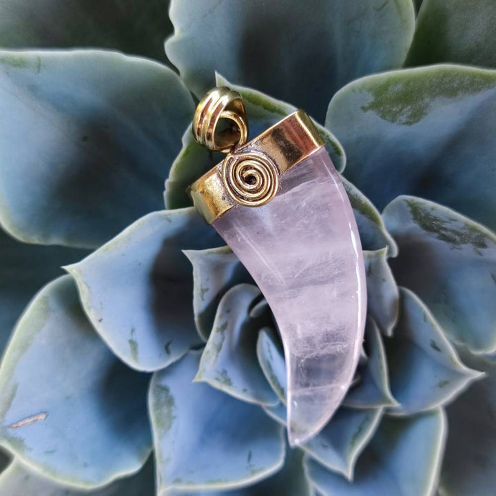 Ciondolo etnico in ottone con Quarzo Rosa