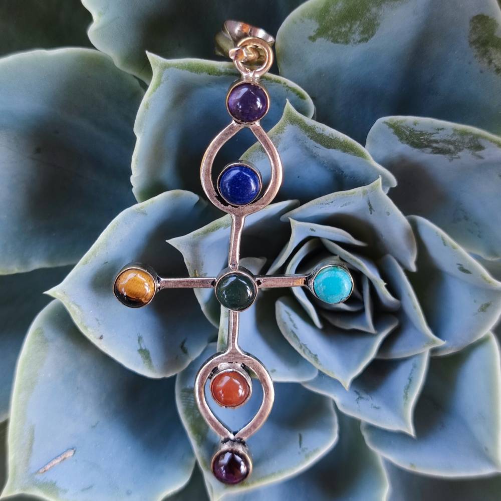 Ciondolo etnico in ottone sette Chakra