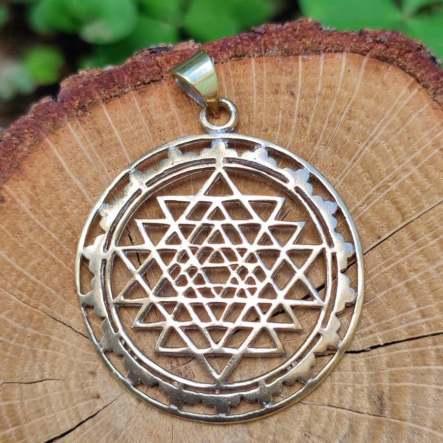 Ciondolo etnico in ottone Sri Yantra