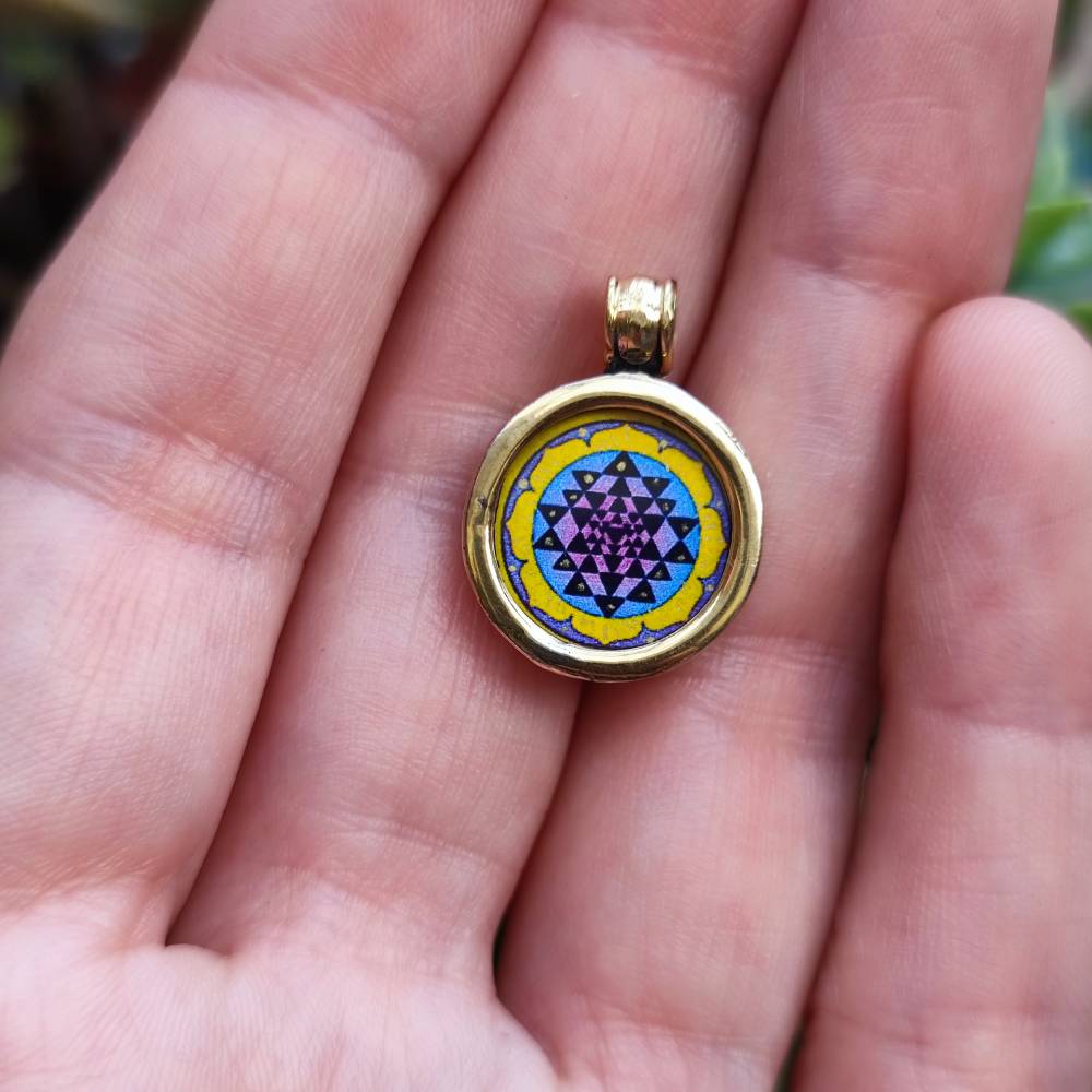 Ciondolo tradizionale indiano in ottone Yantra