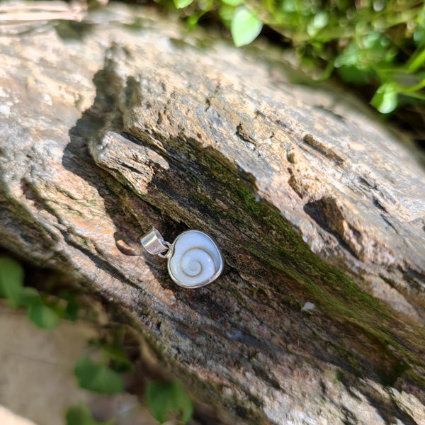 Ciondolo ABHAYA con OCCHIO di SANTA LUCIA in argento 925 Ciondolo artigianale