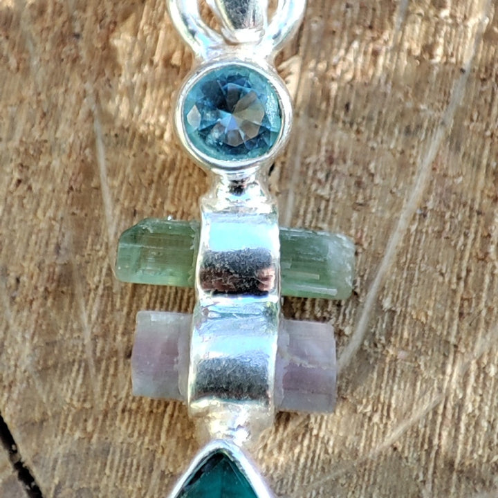 Ciondolo ACHINTYA con pietra QUARZO AZZURRO e TORMALINA in argento 925 Ciondolo artigianale