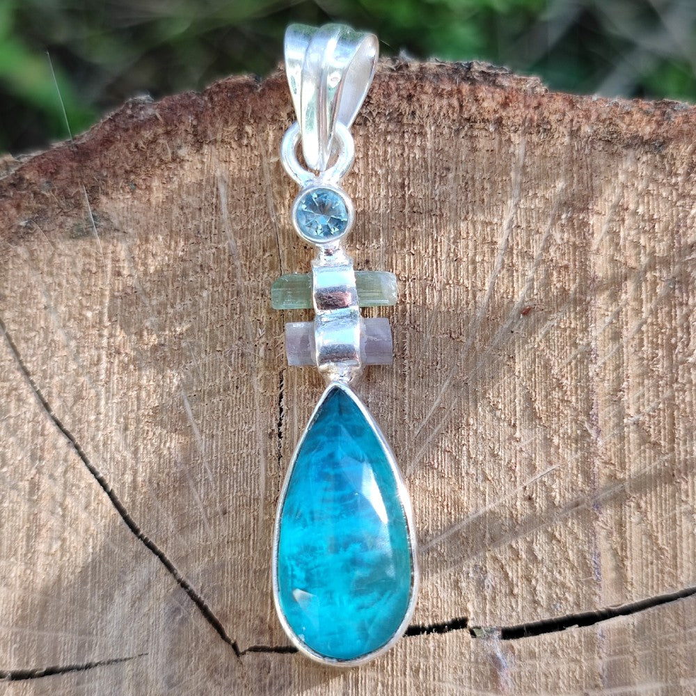 Ciondolo ACHINTYA con pietra QUARZO AZZURRO e TORMALINA in argento 925 Ciondolo artigianale