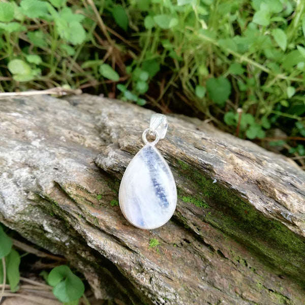 Ciondolo RACHNA con pietra PIETRA DI LUNA in argento 925 Ciondolo artigianale