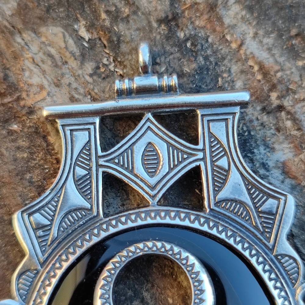 Ciondolo AHEL con pietra ONICE NERO in argento 925 Ciondolo artigianale TUAREG