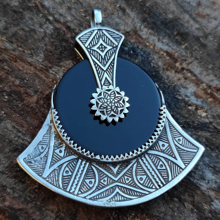Ciondolo AKAL con pietra ONICE NERO in argento 925 Ciondolo artigianale TUAREG