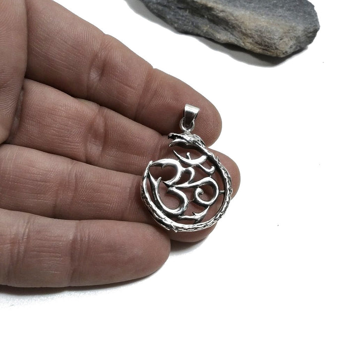 Ciondolo ETNICO in argento 925 con OM - AUM Mantra | NAGA | GIOIELLI IN ARGENTO