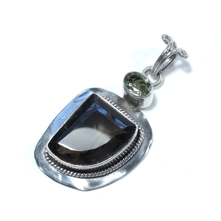 Ciondolo ETNICO in argento 925con pietra Peridoto