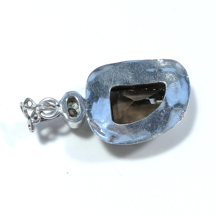 Ciondolo ETNICO in argento 925con pietra Peridoto