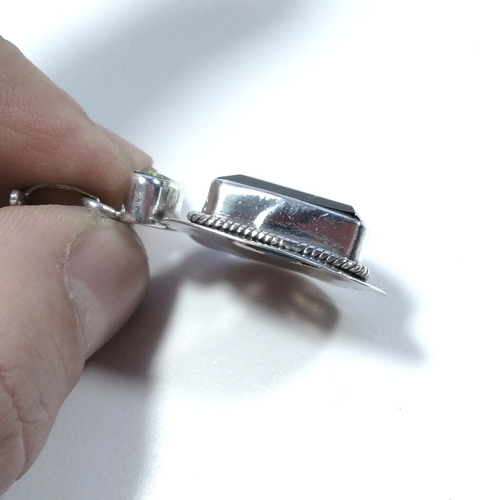 Ciondolo ETNICO in argento 925con pietra Peridoto