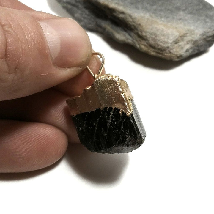 Ciondolo con pietra in ottone Ciondolo artigianale Tormalina NERA | GIOIELLI CON PIETRE