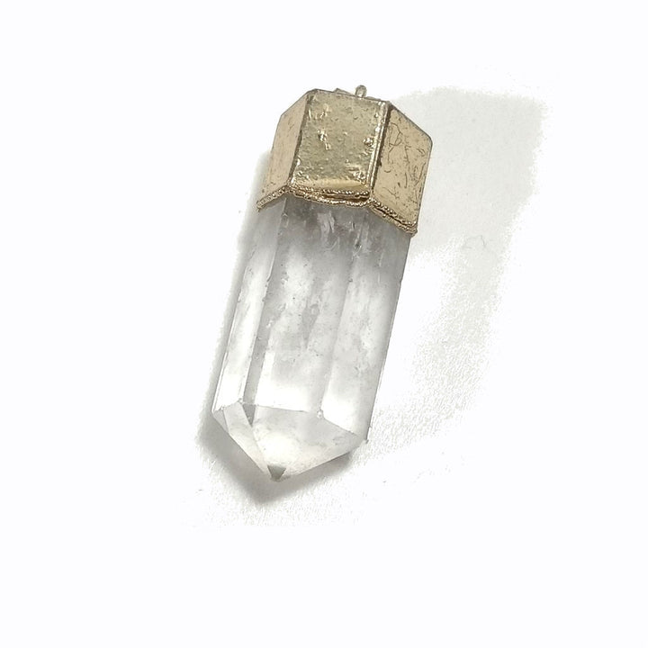 Ciondolo con pietra in ottone Ciondolo artigianale Cristallo di rocca | GIOIELLI CON PIETRE
