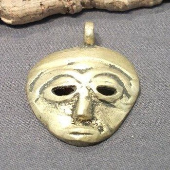 Ciondolo etnico ottone Naga mask