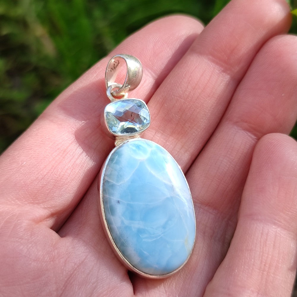 Ciondolo ABHISHEK con pietra LARIMAR e TOPAZIO in argento 925 Ciondolo artigianale