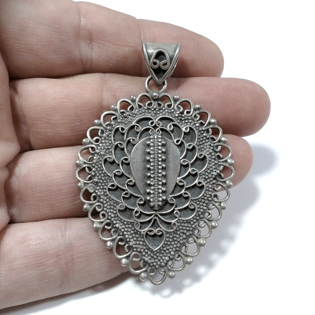 Ciondolo etnico in argento antico decorato - MUDPAR