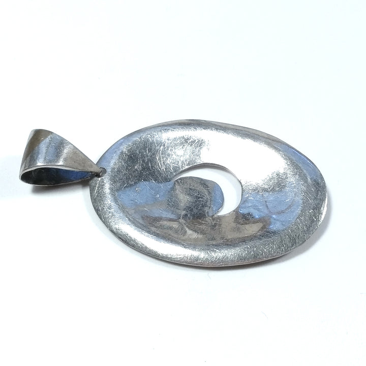 Halbmondanhänger aus Antiksilber mit ethnischen ORNAMENTEN