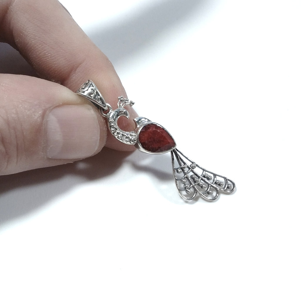 CIONDOLO PIETRA | in argento 925 con Radice di Rubino | PAVONE