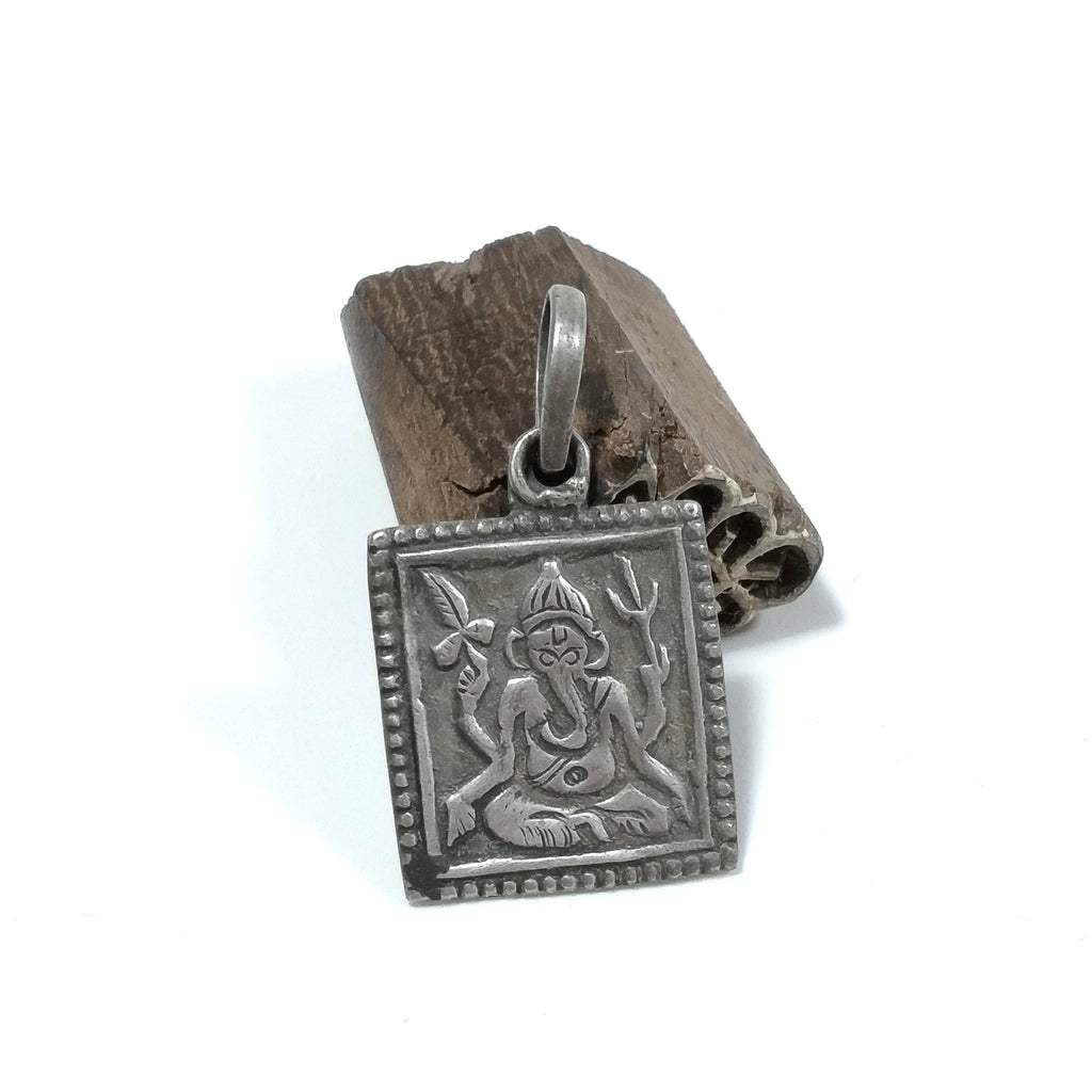Ciondolo ETNICO in argento 925 con GANESH | GIOIELLI ETNICI