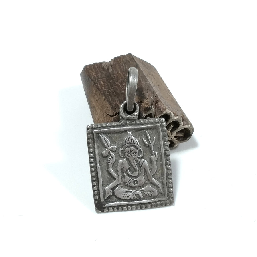 Ciondolo ETNICO in argento 925 con GANESH | GIOIELLI ETNICI