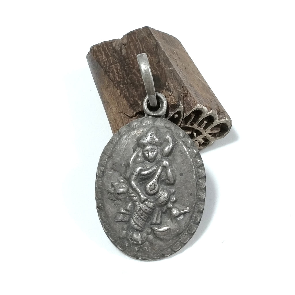 Ciondolo ETNICO in argento antico con SARASWATI | GIOIELLI ETNICI
