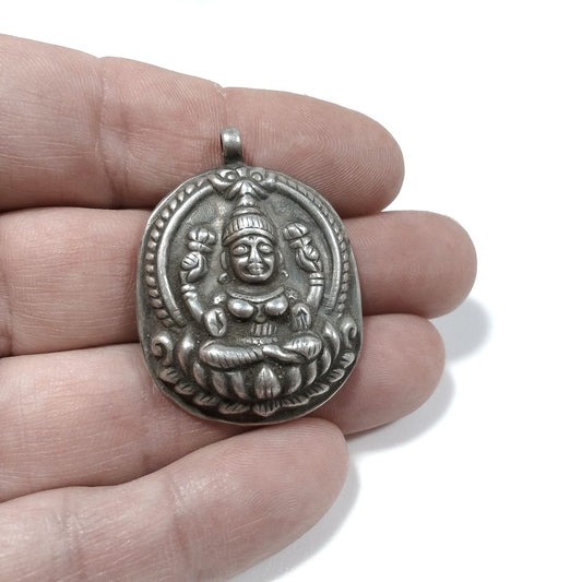 Ciondolo ETNICO in argento antico con LAKSHMI | GIOIELLI ETNICI