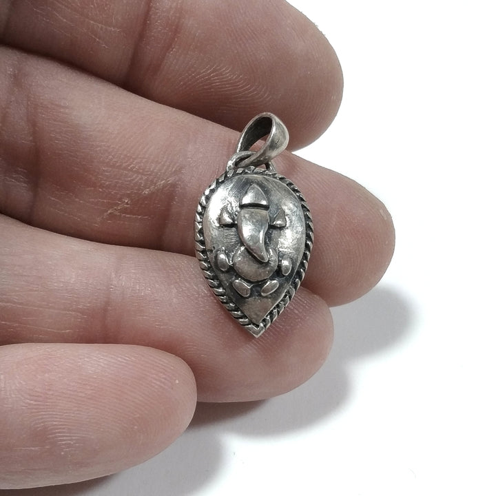 Ciondolo ETNICO in argento antico con GANESH | GIOIELLI ETNICI