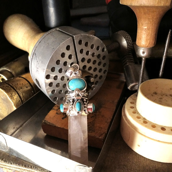 Ciondolo artigianale in argento 925 Ciondolo artigianale Larimar, Quarzo rosa | GIOIELLI ETNICI | Pendolo porta veleno