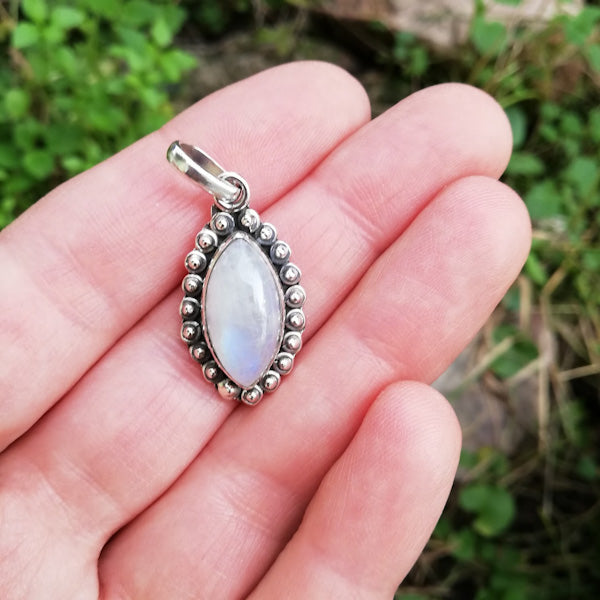 Ciondolo NIRUPA con pietra PIERA DI LUNA in argento 925 Ciondolo artigianale