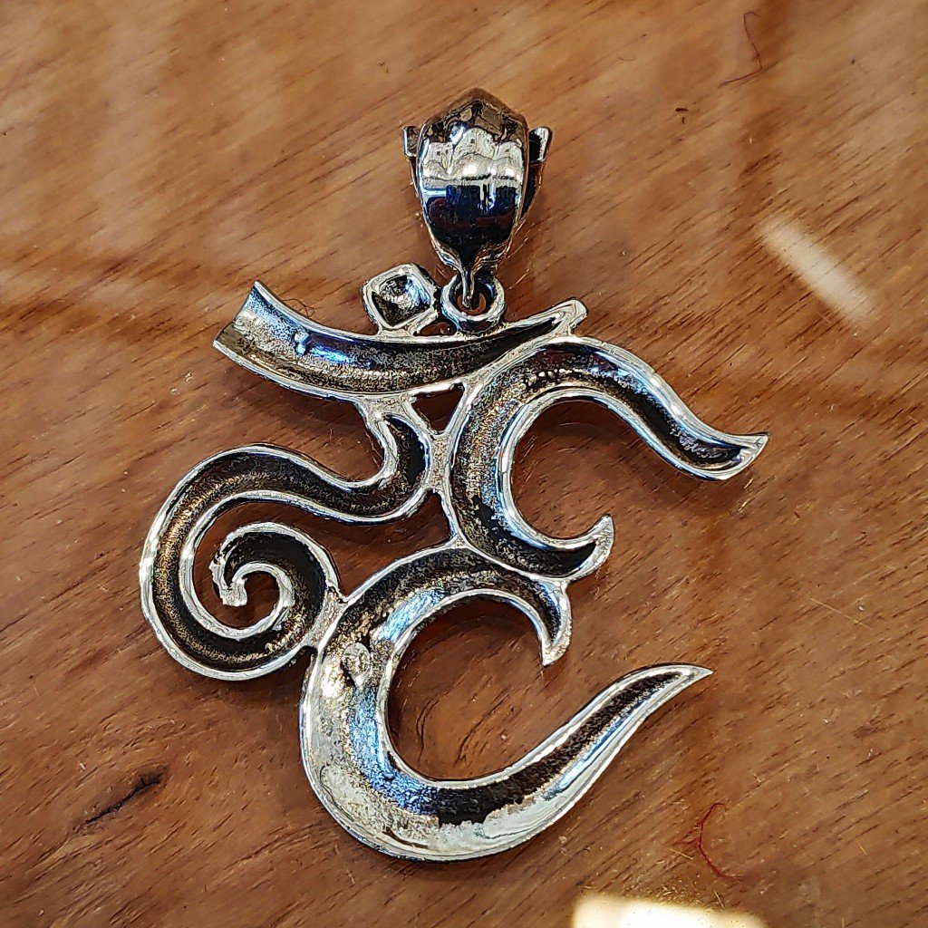 OM PENDANT in 925 silver - large