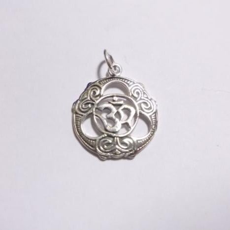 CIONDOLO OM in argento 925 traforo