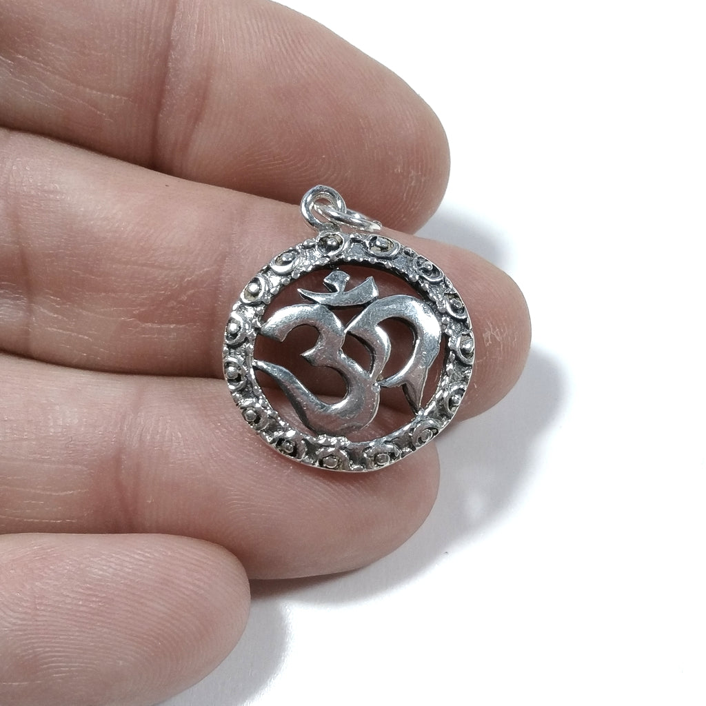 Ciondolo  ETNICOin argento 925 con OM - AUM Mantra| GIOIELLI IN ARGENTO