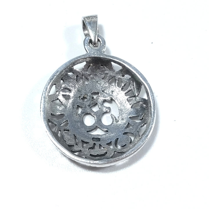 Ciondolo etnico in argento 925 con OM - KATHERA
