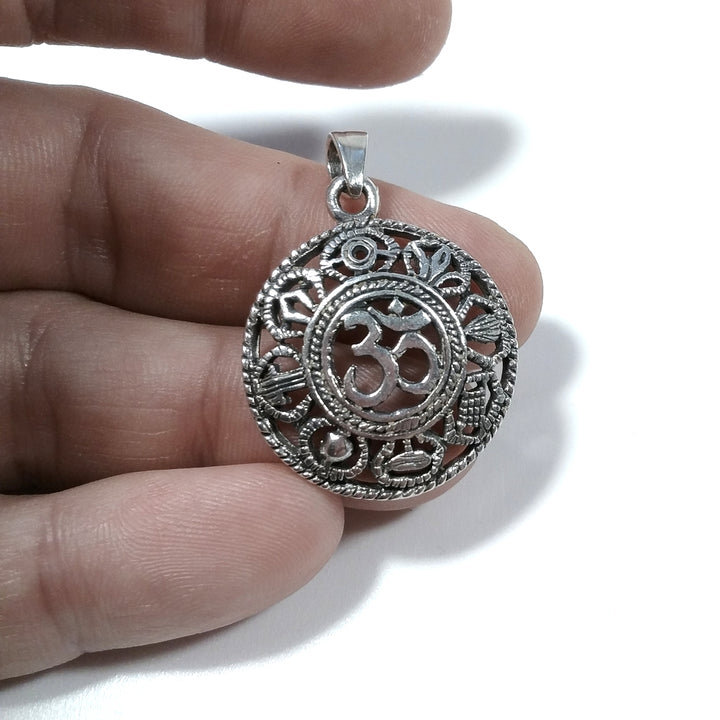 Ciondolo etnico in argento 925 con OM - KATHERA