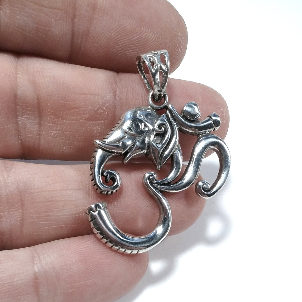 Ciondolo ETNICO in argento 925 con OM - AUM Mantra | GIOIELLI IN ARGENTO