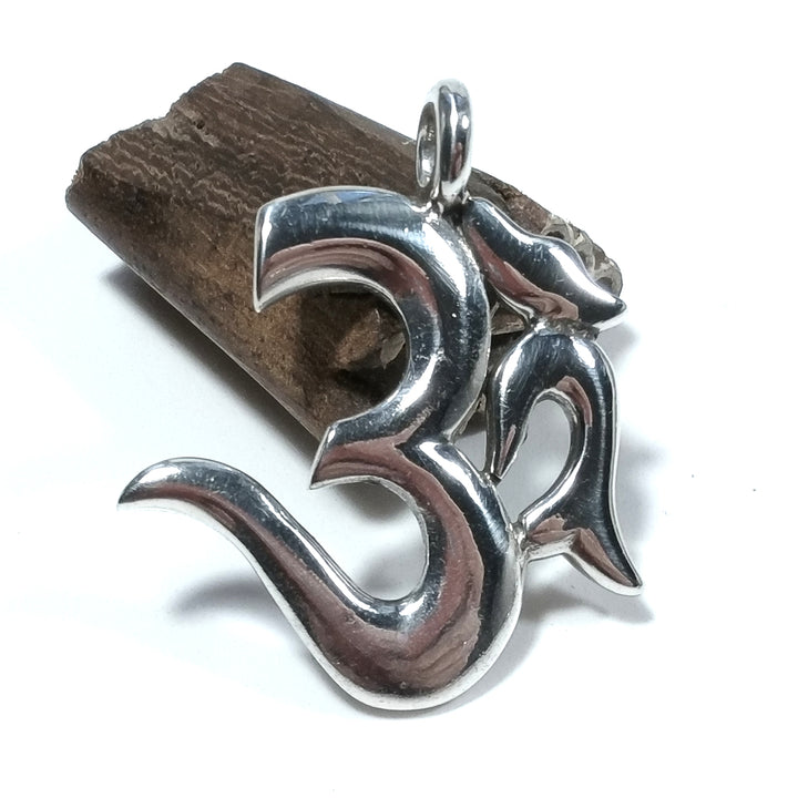 Ciondolo ETNICO in argento 925 con OM - AUM Mantra | GIOIELLI IN ARGENTO