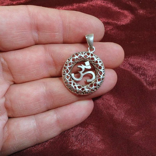 CIONDOLO OM in argento 925 filigrana | AUM MANTRA ciondolo