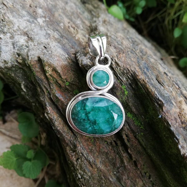 Ciondolo SHOBHA con Radice di smeraldo in argento 925 Ciondolo artigianale