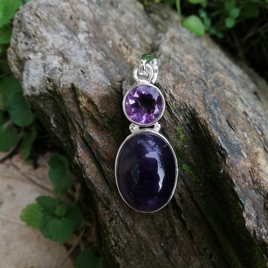 Ciondolo SHRUTI con pietra PIETRA DI LUNA in argento 925 Ciondolo artigianale