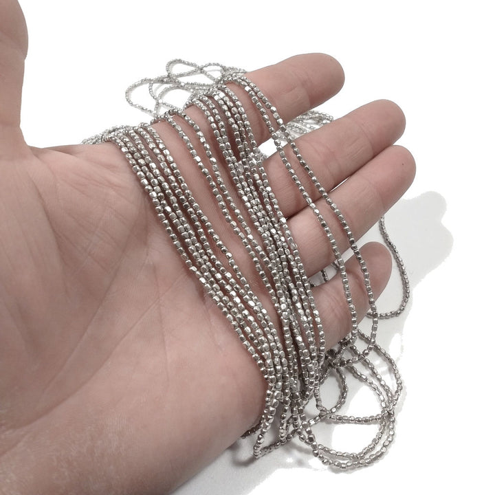 Collana etnica lunga delle tribù indiane Naga