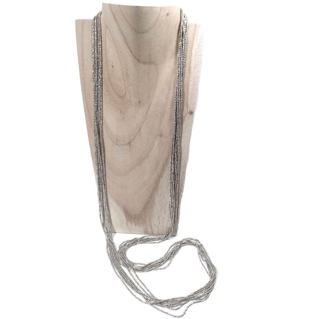 Collana etnica lunga delle tribù indiane Naga