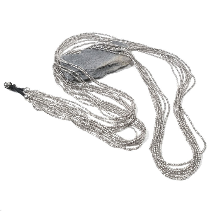 Collana etnica lunga delle tribù indiane Naga