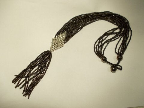 Collana in ottone rhodiato/argentato Naga