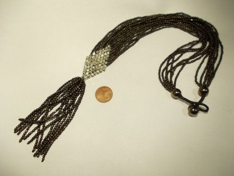 Halskette aus rhodiniertem/versilbertem Naga-Messing